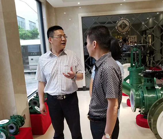 2018年麗水市蓮都區杜書記，俞區長一行蒞臨康瑞閥門參加指導