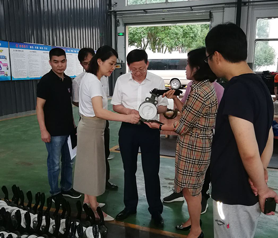 2019年浙江省省領導與麗水市統戰部翁部長一行蒞臨康瑞閥門參觀指導