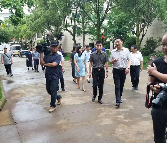 2018年麗水市蓮都區杜書記，俞區長一行蒞臨康瑞閥門參加指導